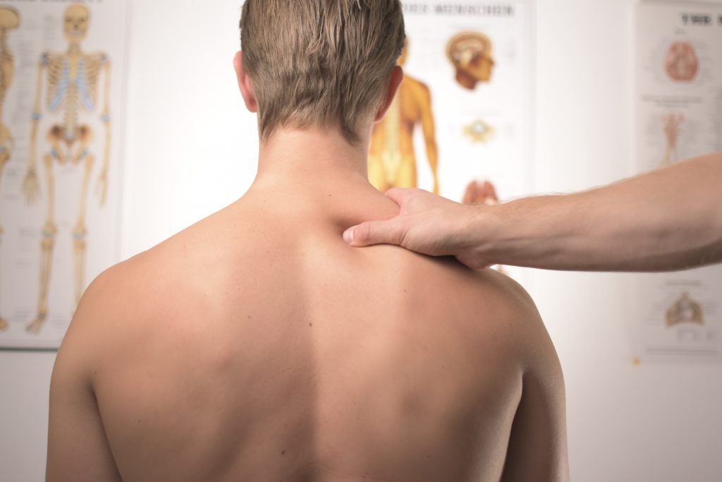 Behandlung des Trapezius bei Nackenschmerzen